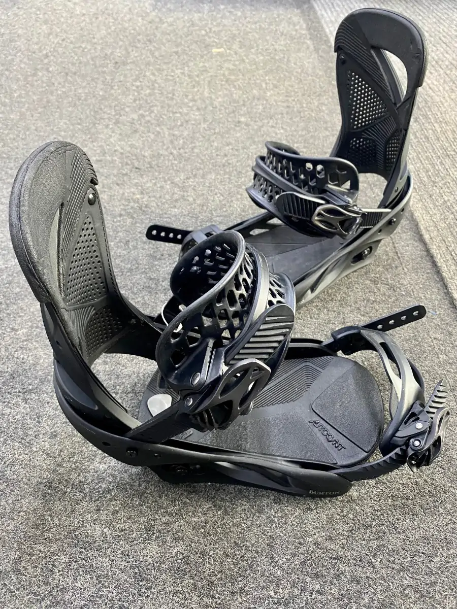 Burton Lexa Re:flex Womens Snowboard Bindings Black Medium (UK 4-6) | Preowned 4 Burton Lexa Re:flex Womens Snowboard Bindings Black Medium (UK 4-6) | Preowned - Image 2